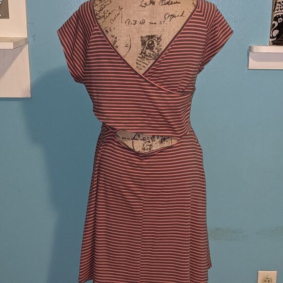 Cute Peach and gray dress/cover up - Picture 2 of 4